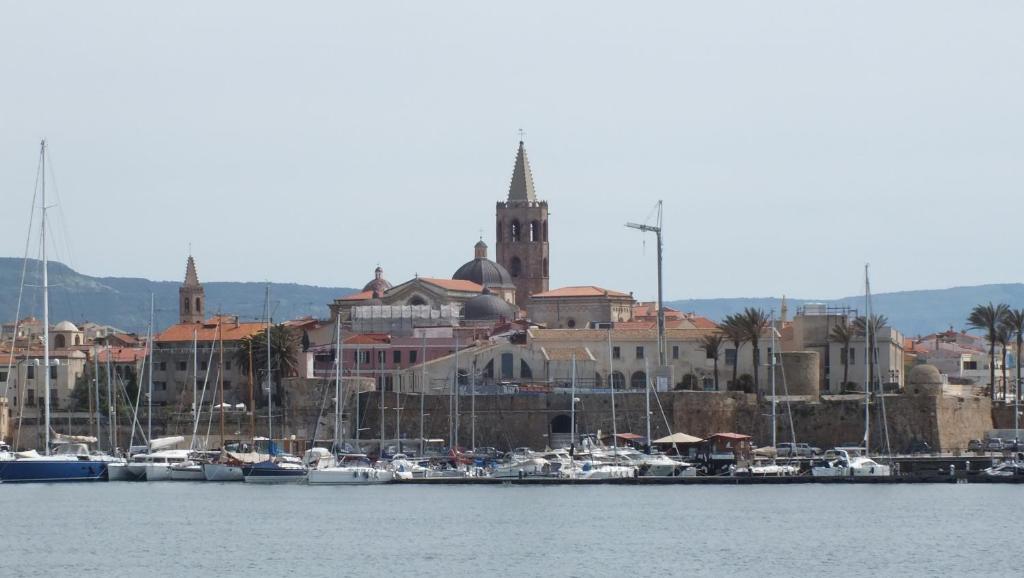 La Manta Guest House Alghero Luaran gambar